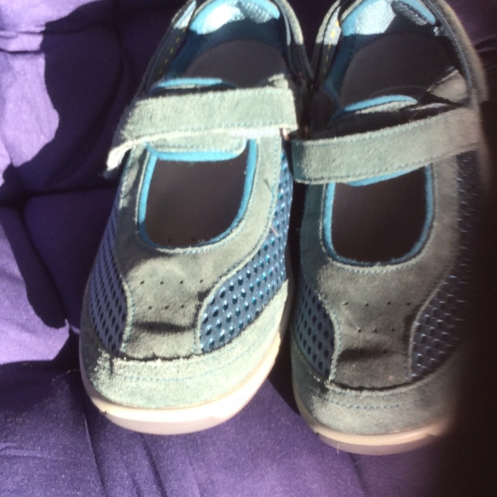 Orthofeet Velcro shoes travel vacay Sunday brunch Mother’s Day market cabin